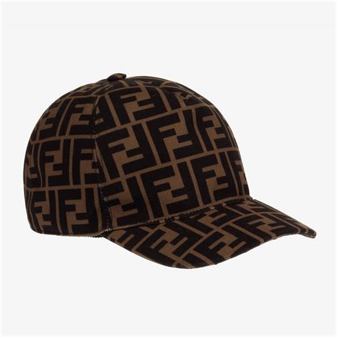 fausse casquette fendi